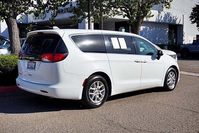 Used 2022 White Chrysler LX image 7