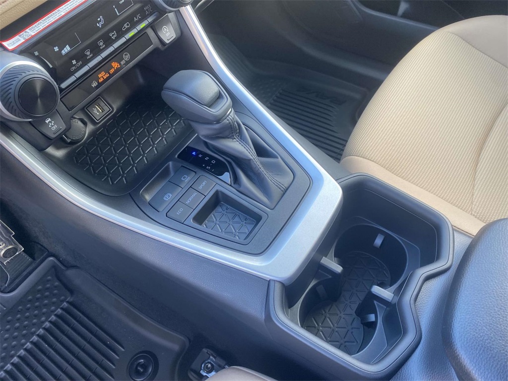2025 Toyota RAV4 LE photo 17