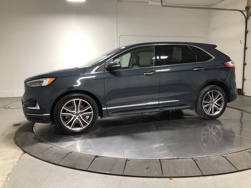 2019 Ford Edge Titanium photo 2