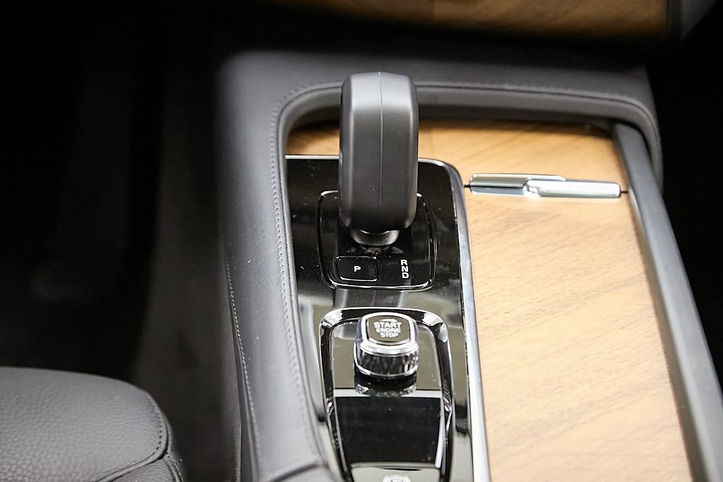 2023 VOLVO XC90 - Image 34