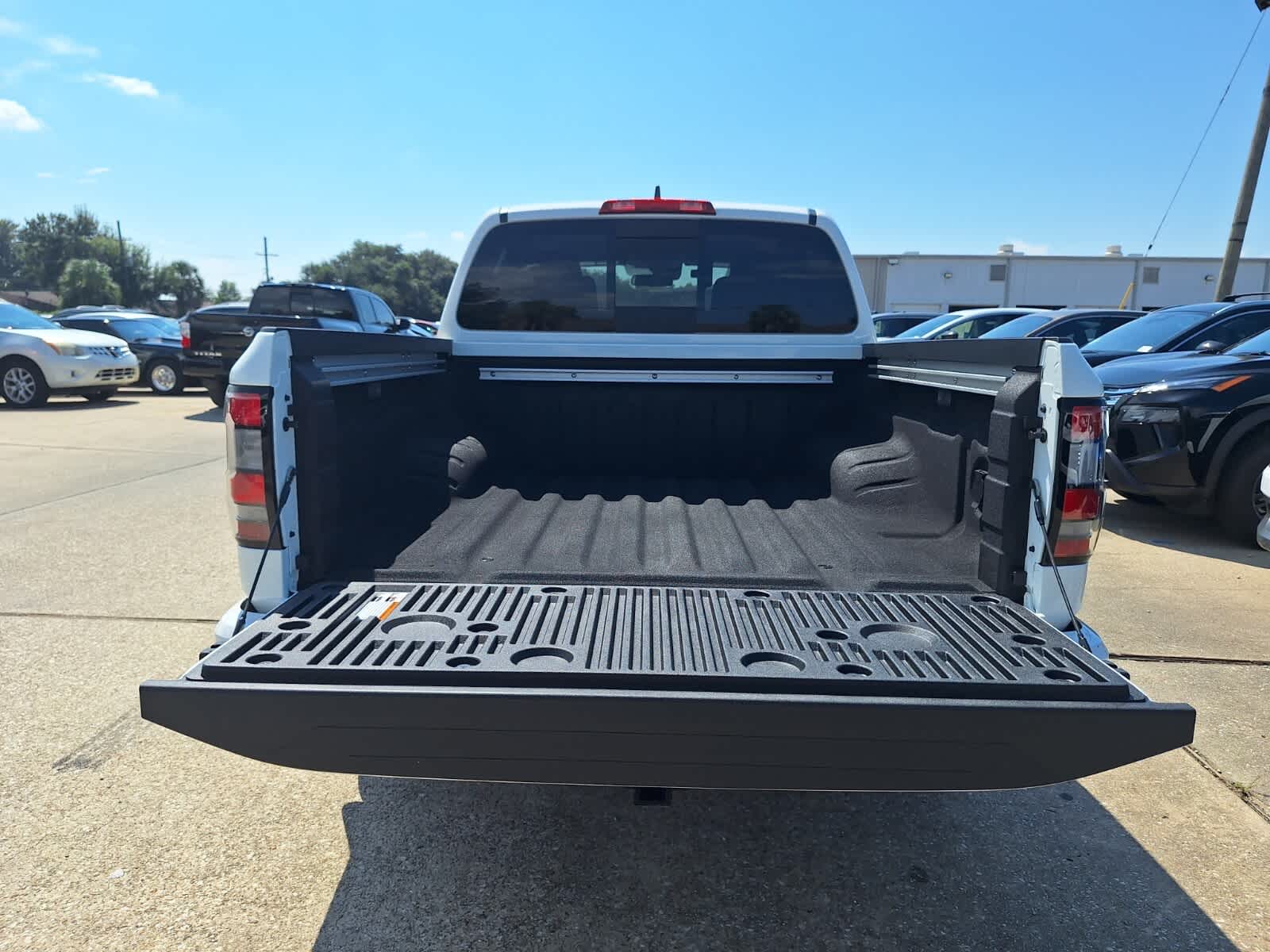 2025 Nissan Frontier Crew Cab SV photo 23