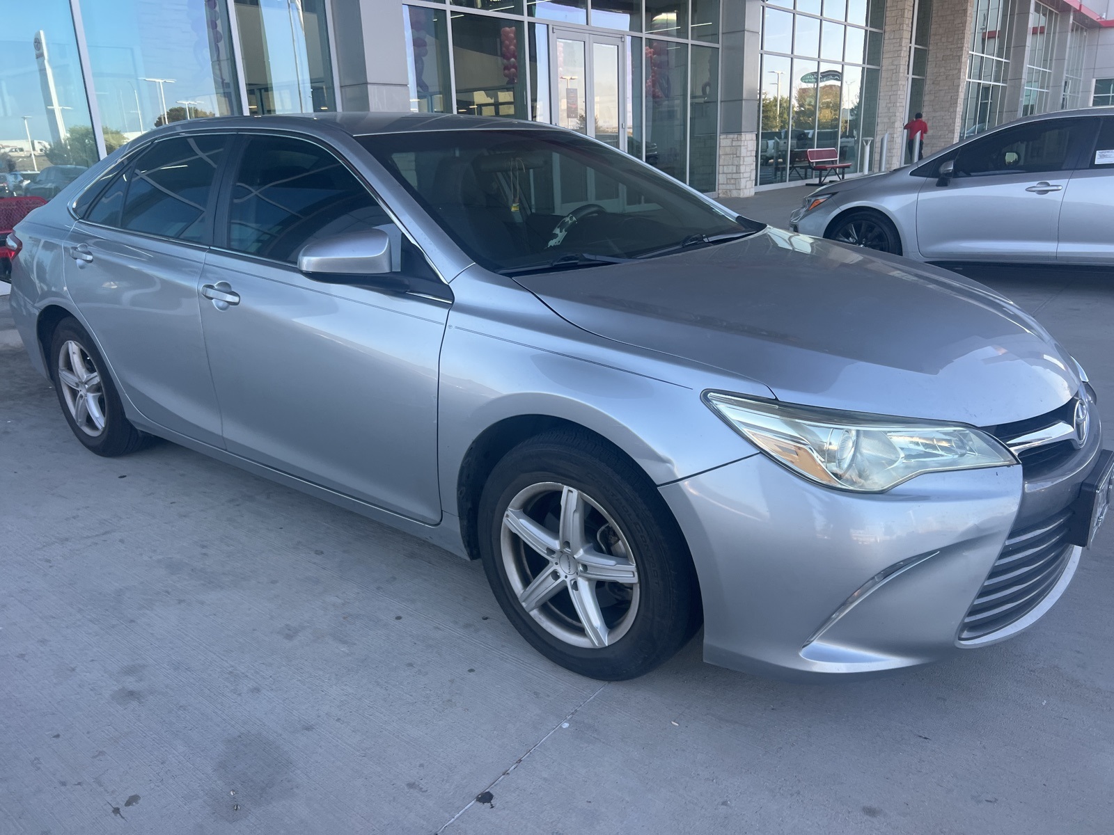 2016 Toyota Camry XLE photo 4