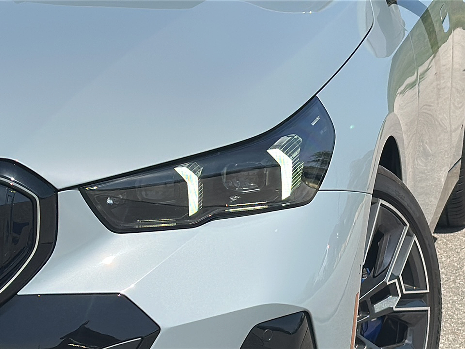 New 2025 Brooklyn Grey Metallic BMW i image 4