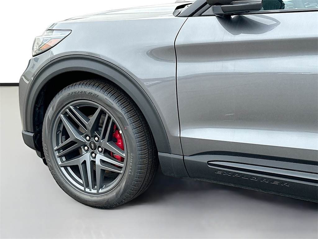 2025 Ford Explorer ST photo 3