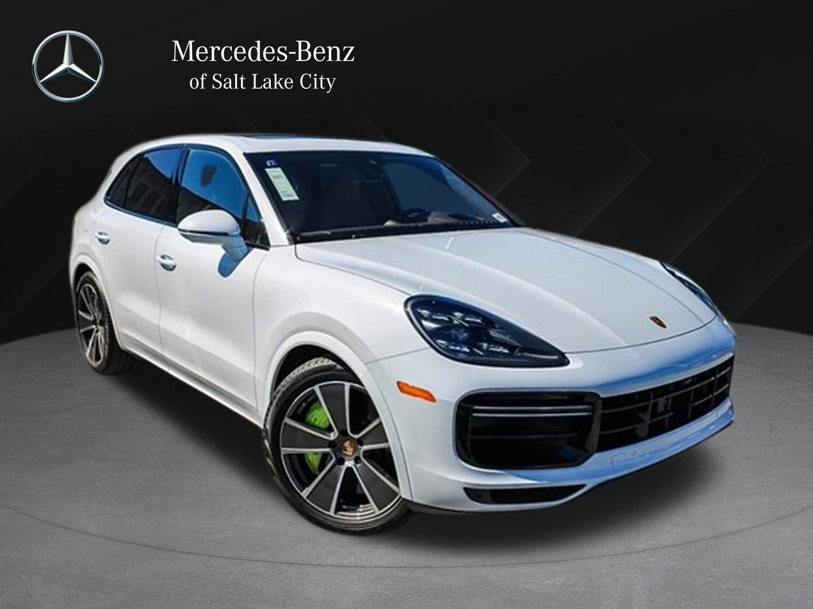 2023 Porsche Cayenne Turbo S E-Hybrid's photo
