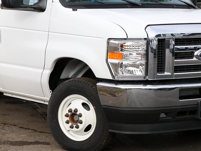 2024 Ford E-450 photo 3