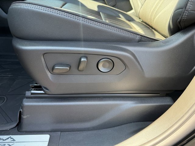2025 Chevrolet Silverado 1500 High Country photo 14