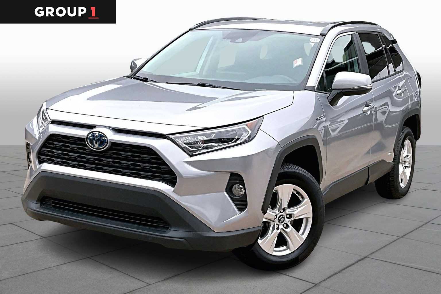 2020 Toyota RAV4 XLE's photo