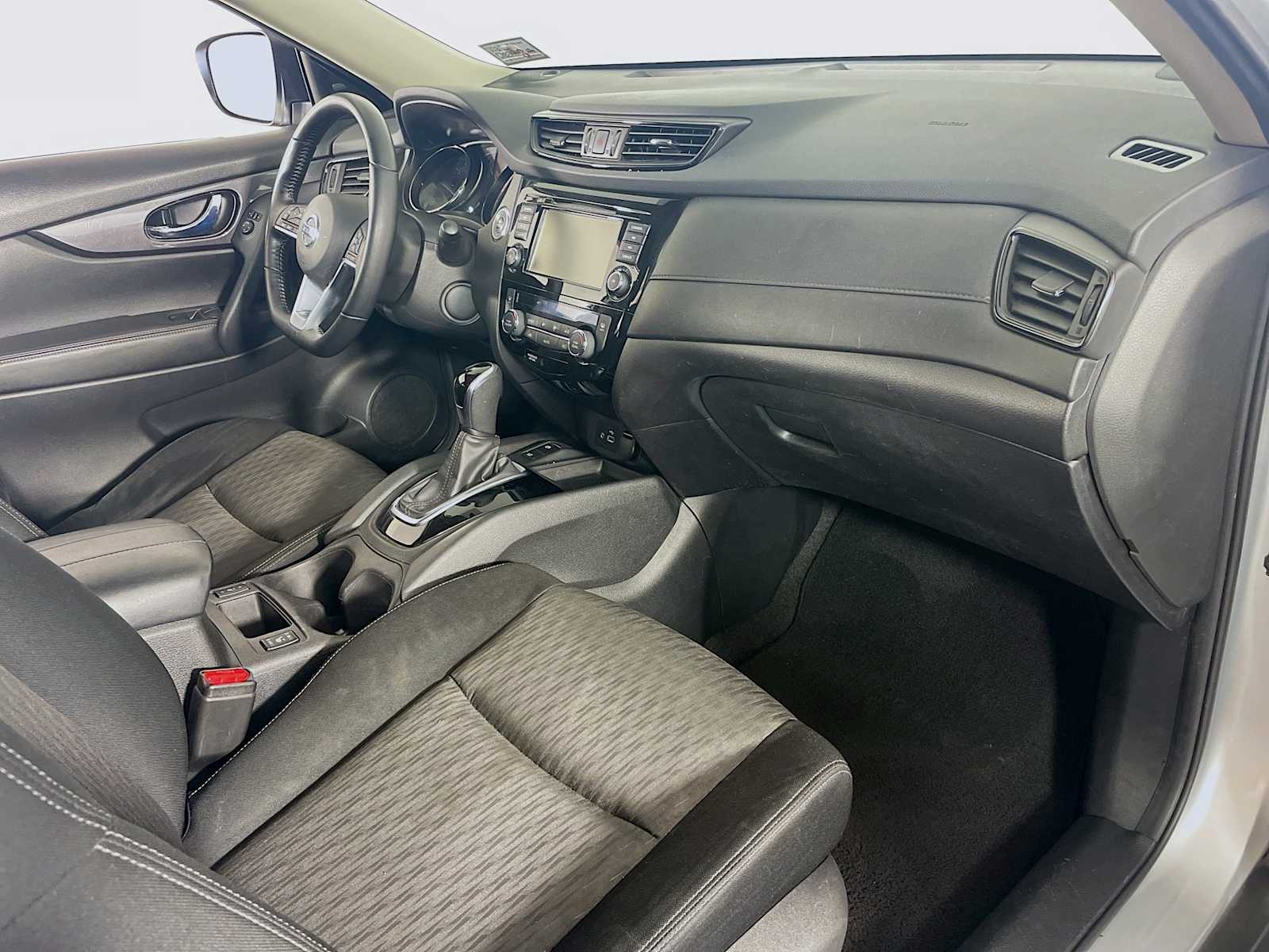 2020 Nissan Rogue SV photo 25
