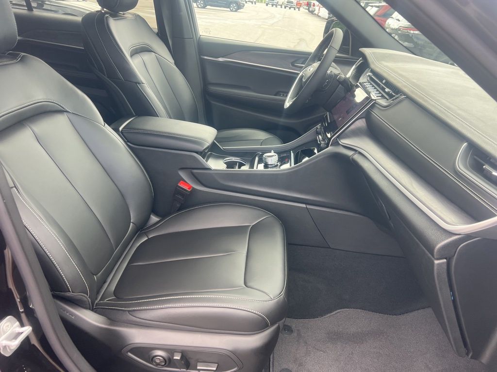 2025 Jeep Grand Cherokee Limited photo 10