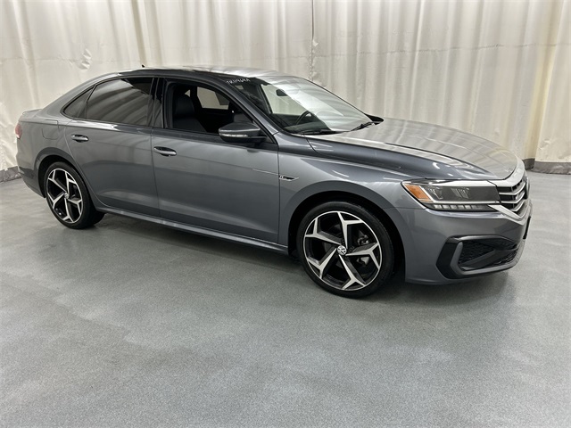 2022 Volkswagen Passat R-Line's photo