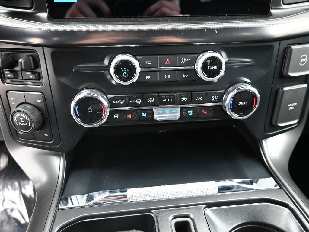 2025 Ford F-150 Lariat photo 14