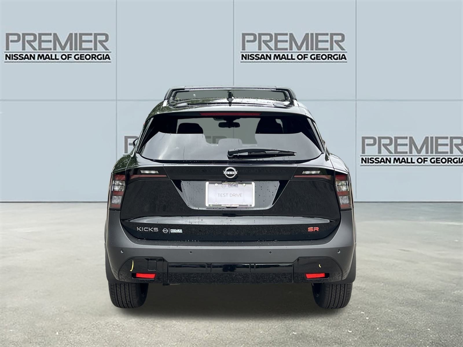 2025 Nissan Kicks SR photo 2