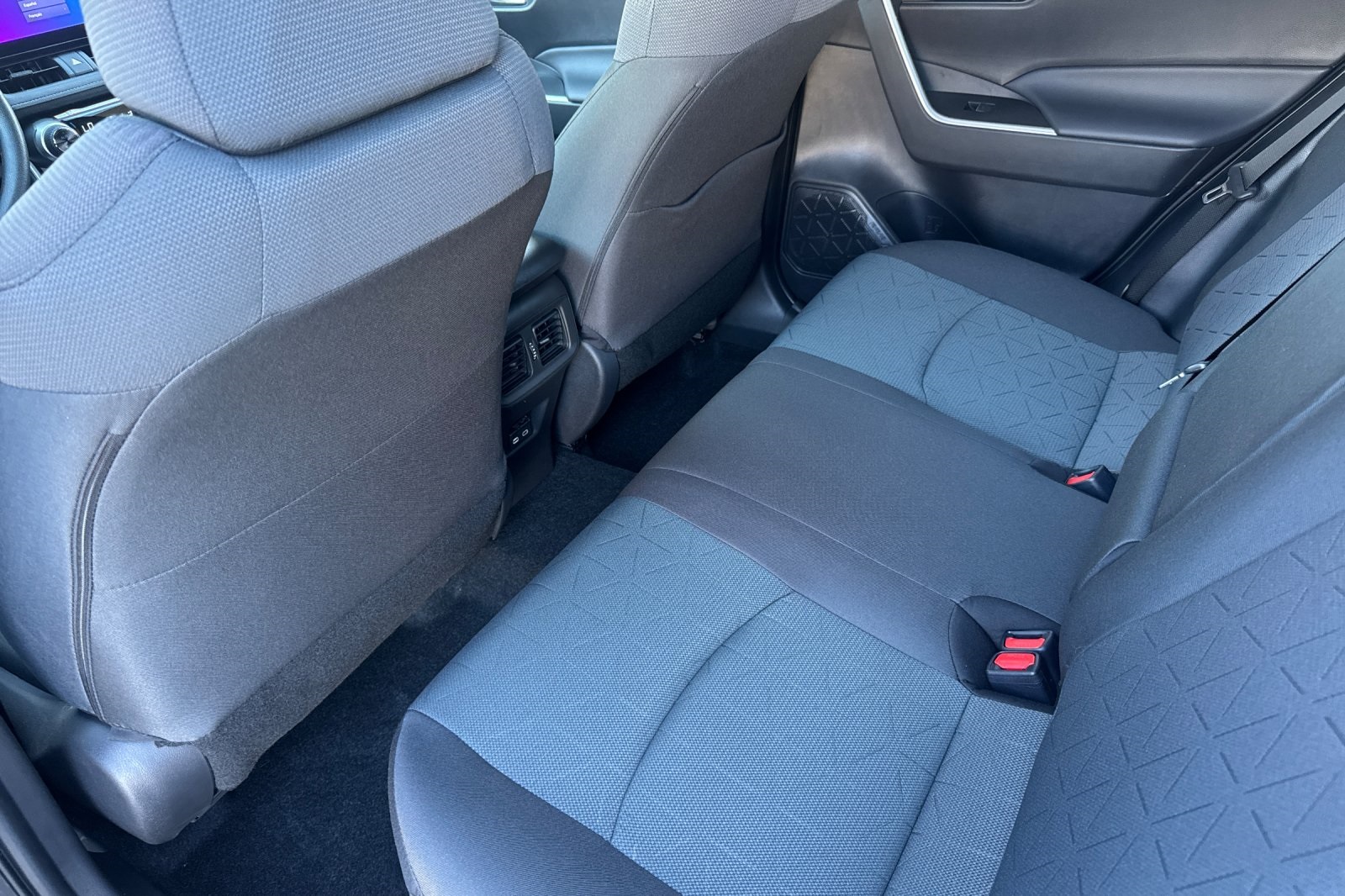 2025 Toyota RAV4 XLE photo 3