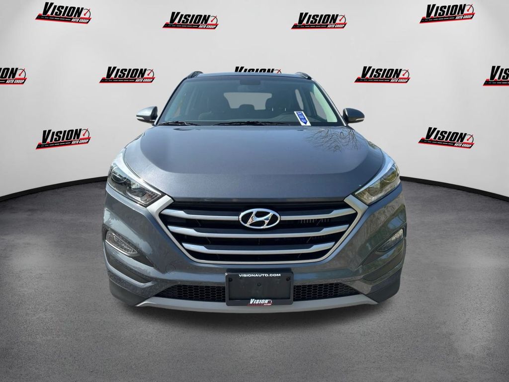 2017 Hyundai Tucson Value photo 2