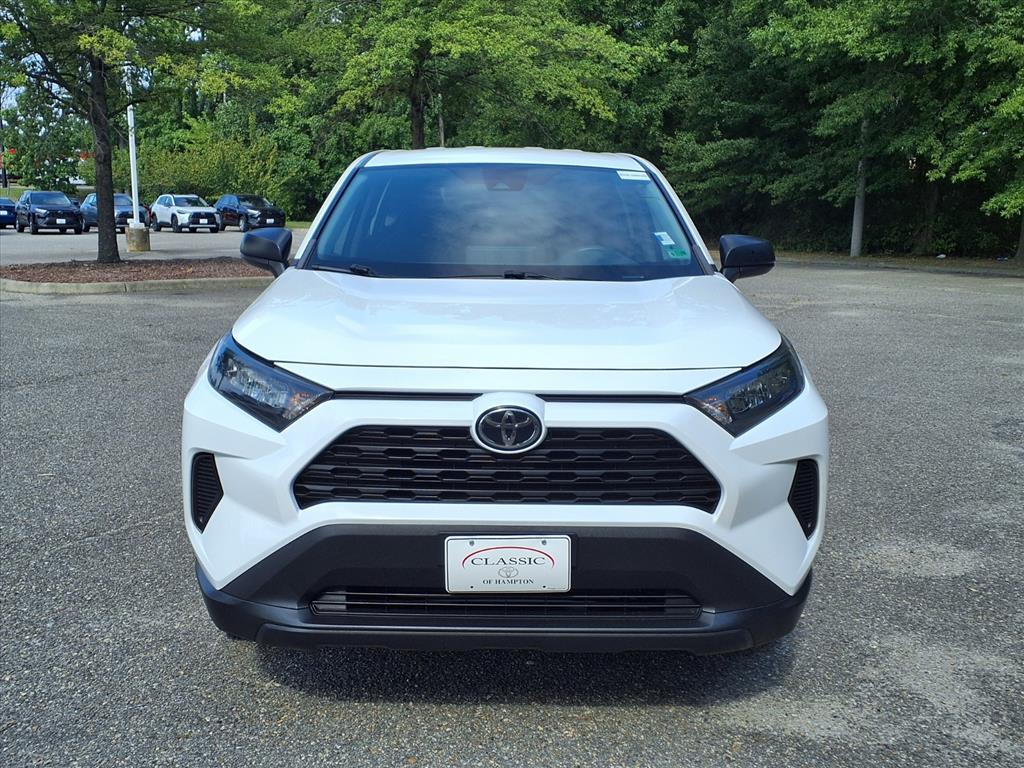 2022 Toyota RAV4 LE photo 2