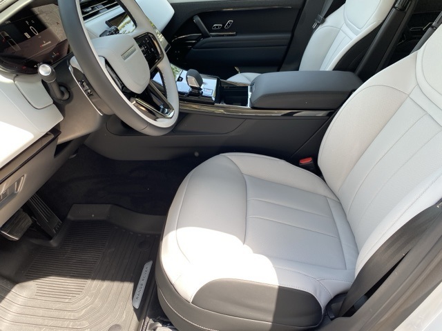 2025 Land Rover Range Rover Sport SE photo 17