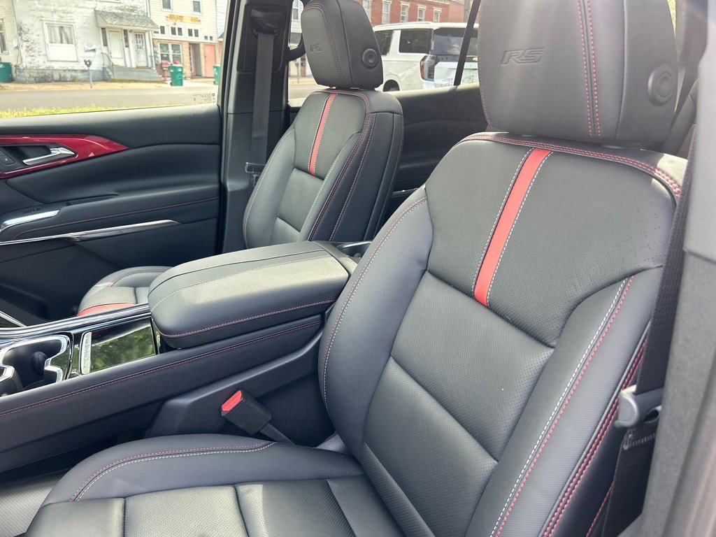 2026 Chevrolet Traverse RS photo 3