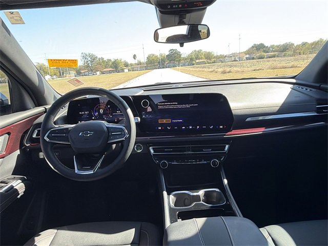 2025 Chevrolet Traverse Z71 photo 2