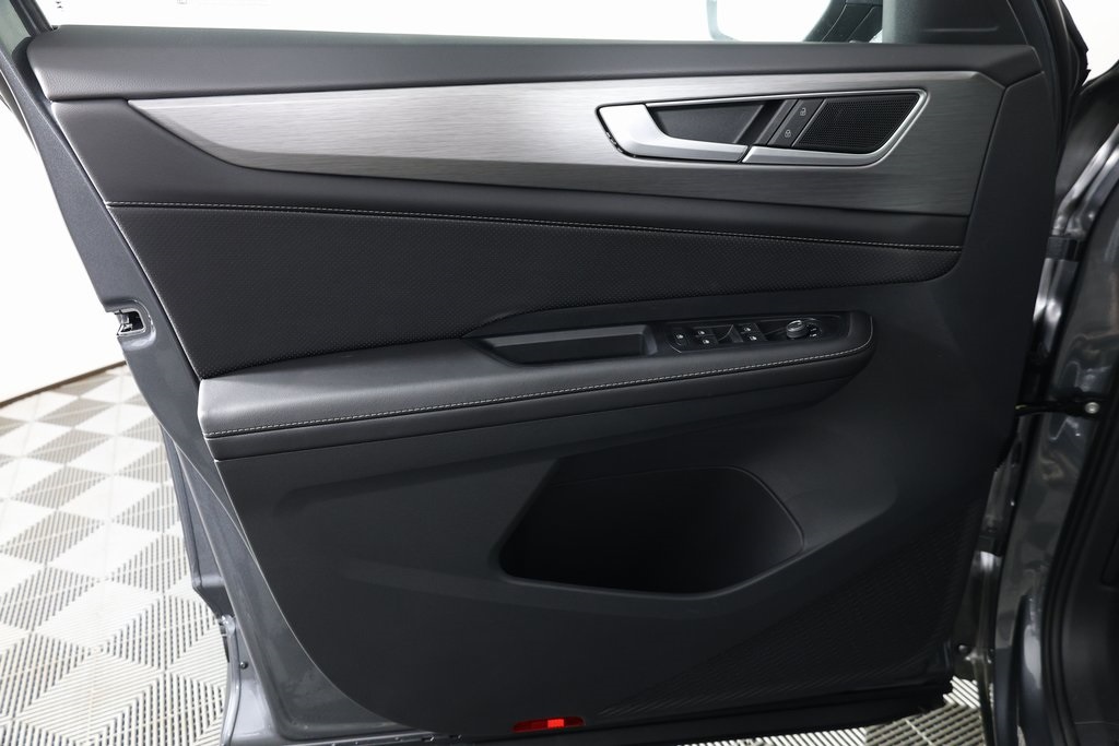 2025 Volkswagen Atlas Cross Sport SE photo 2