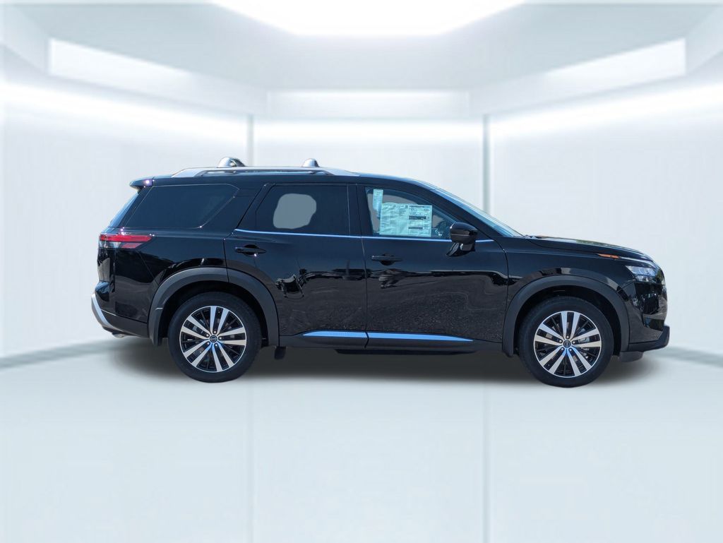 2025 Nissan Pathfinder Platinum photo 6