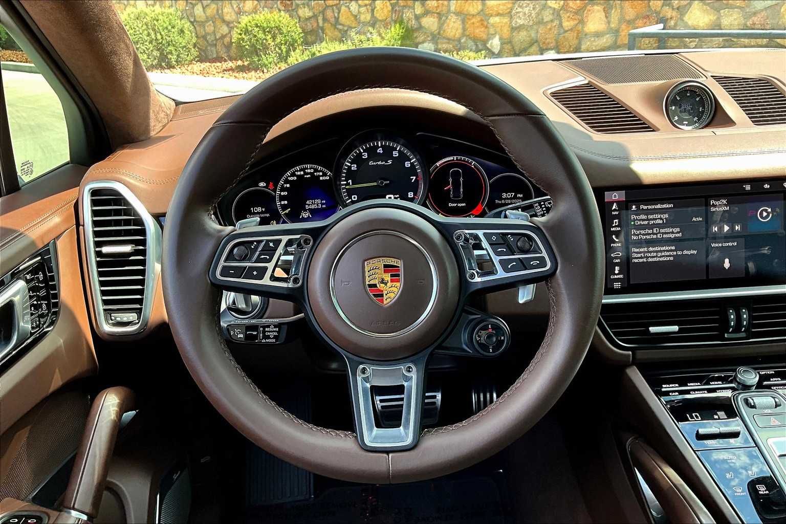 2020 Porsche Cayenne Turbo S E-Hybrid photo 12