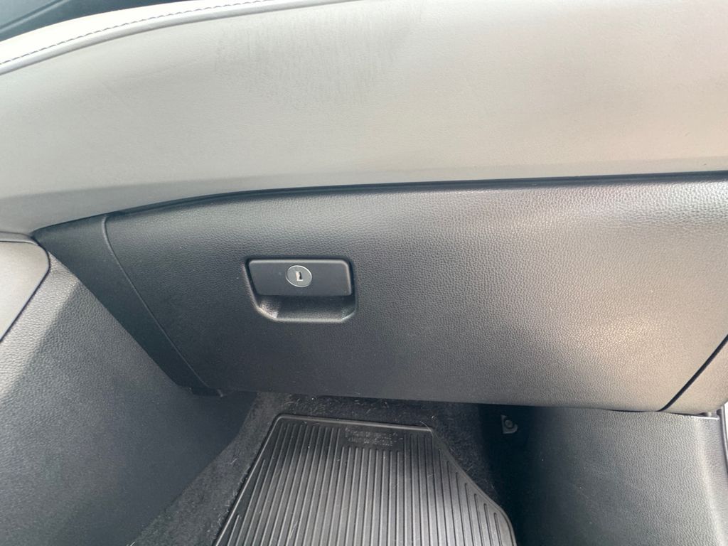 2022 Toyota Highlander L photo 23