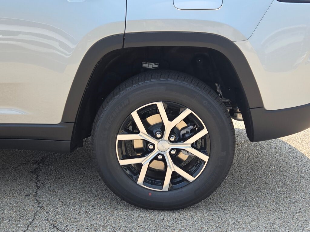 2025 Jeep Grand Cherokee Limited photo 15