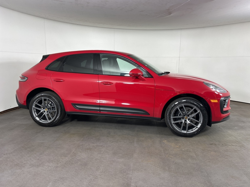 2026 Porsche Macan S photo 4