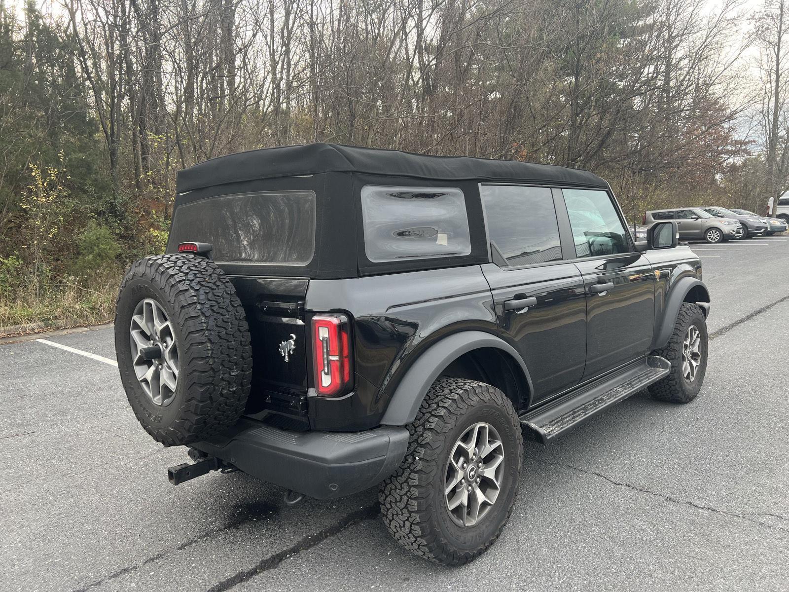 2023 Ford Bronco Badlands photo 3