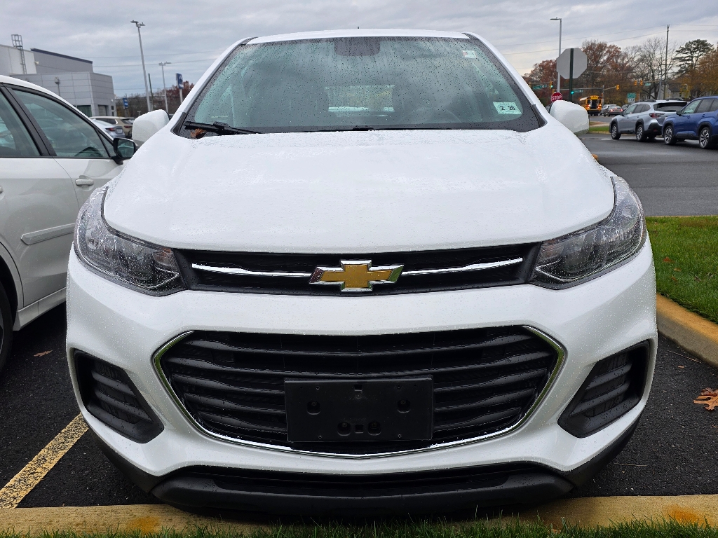 2021 Chevrolet Trax LS photo 2