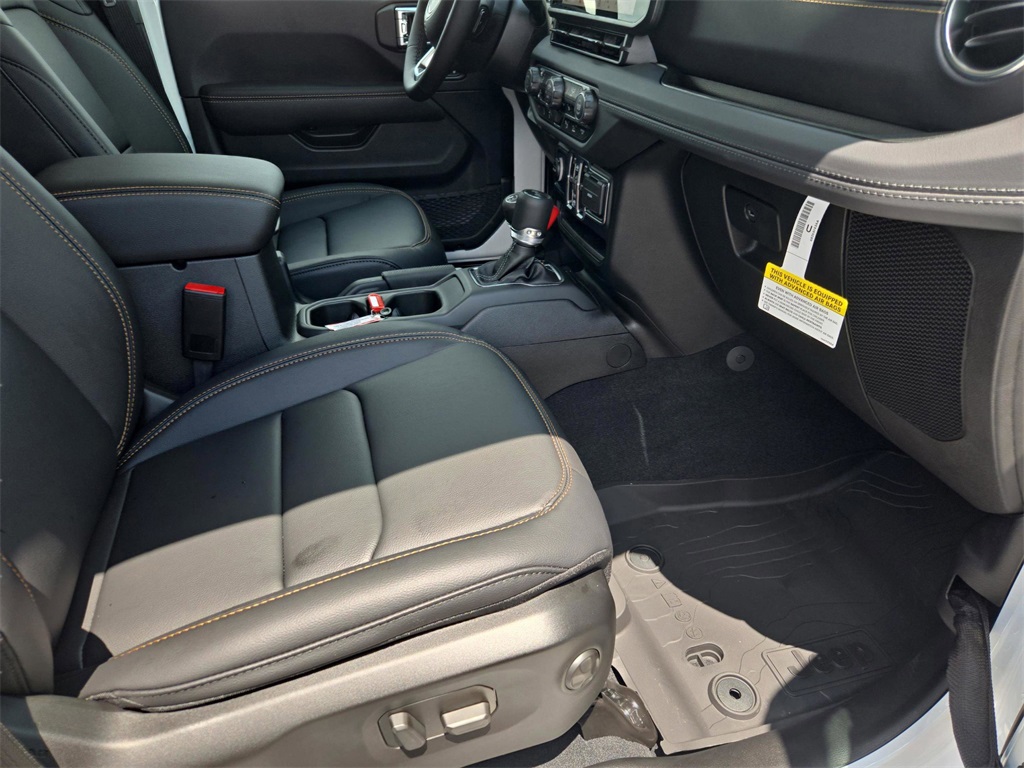 2025 Jeep Wrangler Sahara photo 16