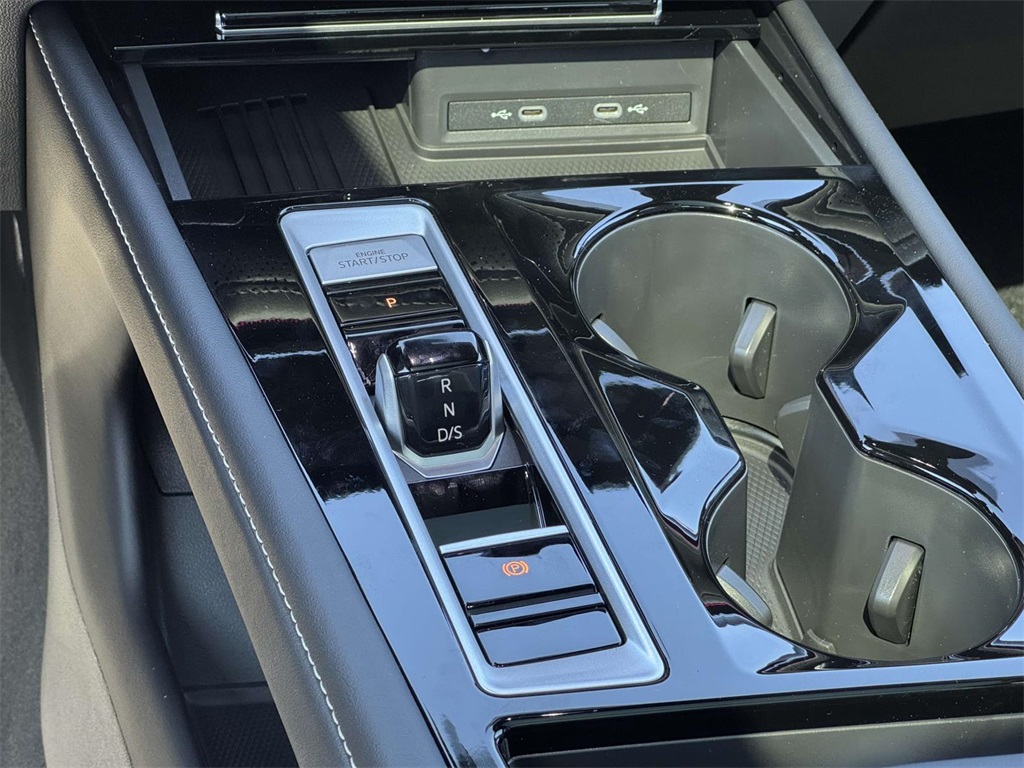 2026 Volkswagen Atlas Cross Sport SEL R-Line photo 20