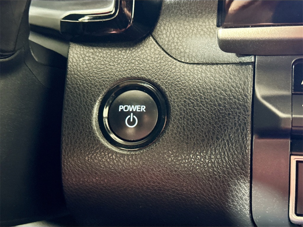 2025 Toyota Camry SE photo 35