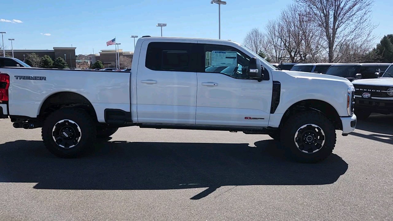 2025 Ford F-350 Platinum photo 4