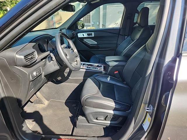 2022 Ford Explorer ST photo 3