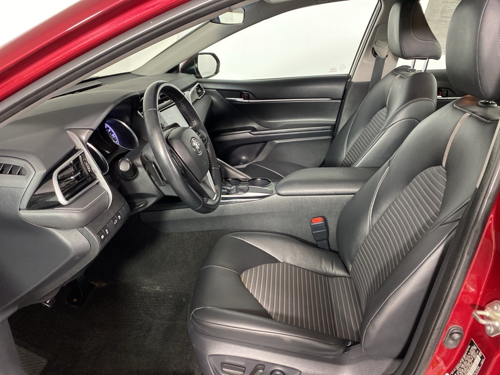 2018 Toyota Camry SE photo 19