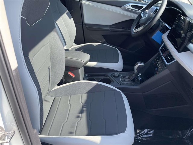 2025 Volkswagen Taos SE photo 15