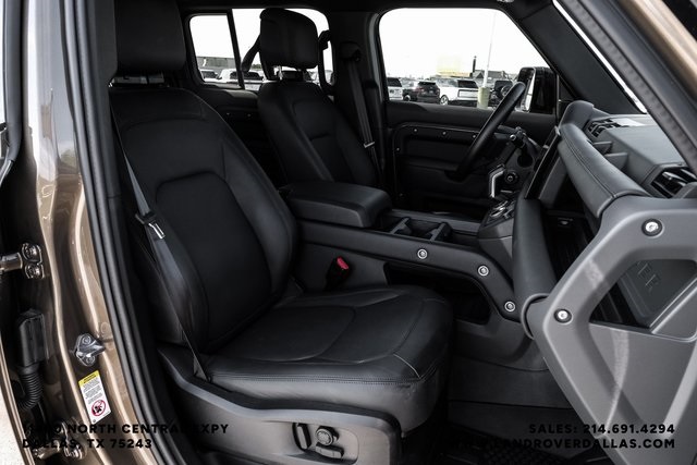 2025 Land Rover Defender 110 X-Dynamic SE photo 29
