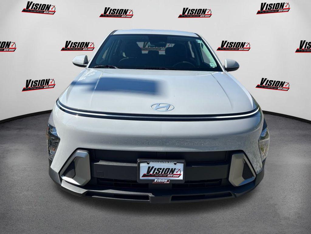 2026 Hyundai Kona SE photo 2