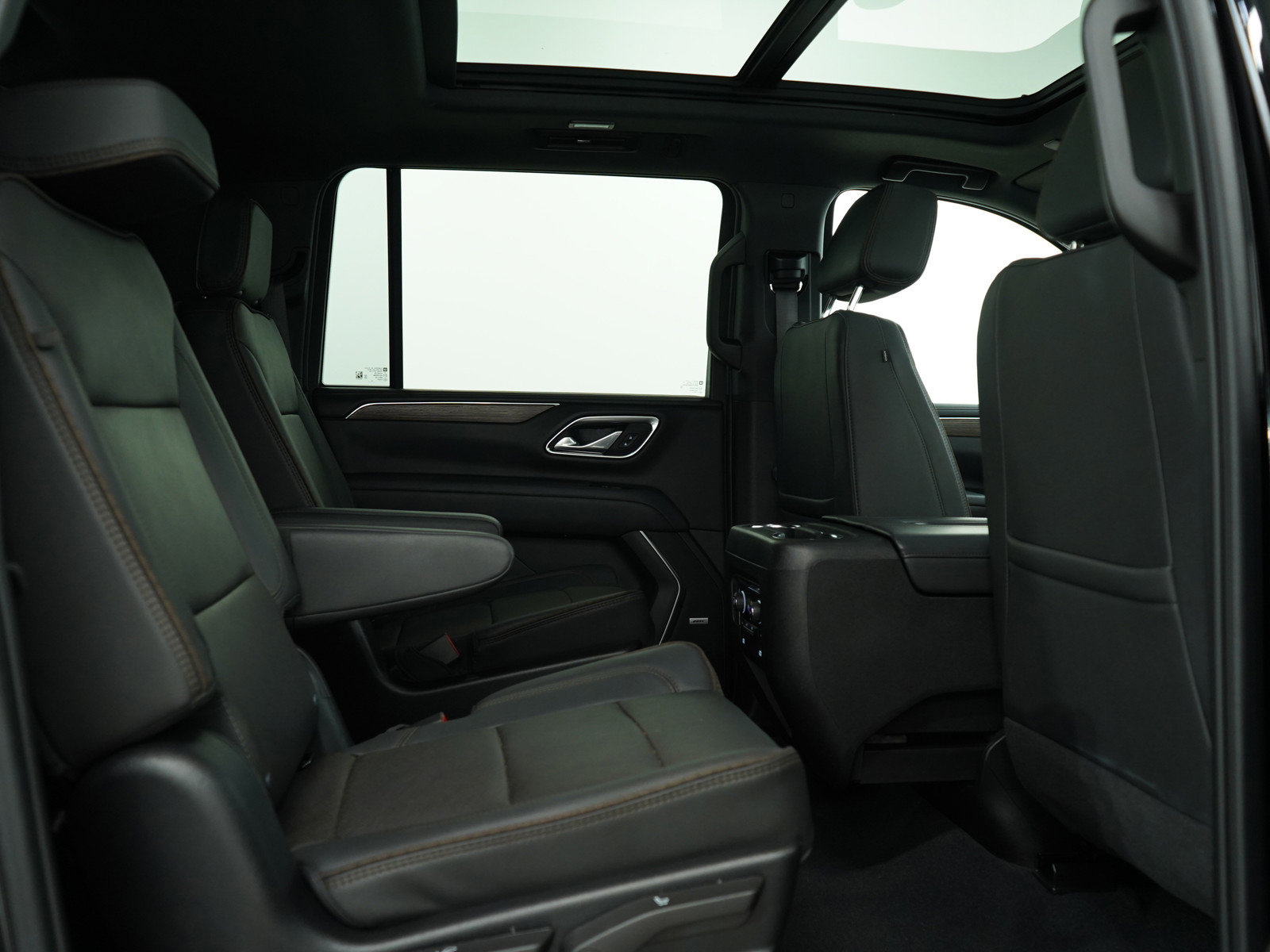 2024 Chevrolet Suburban High Country photo 10