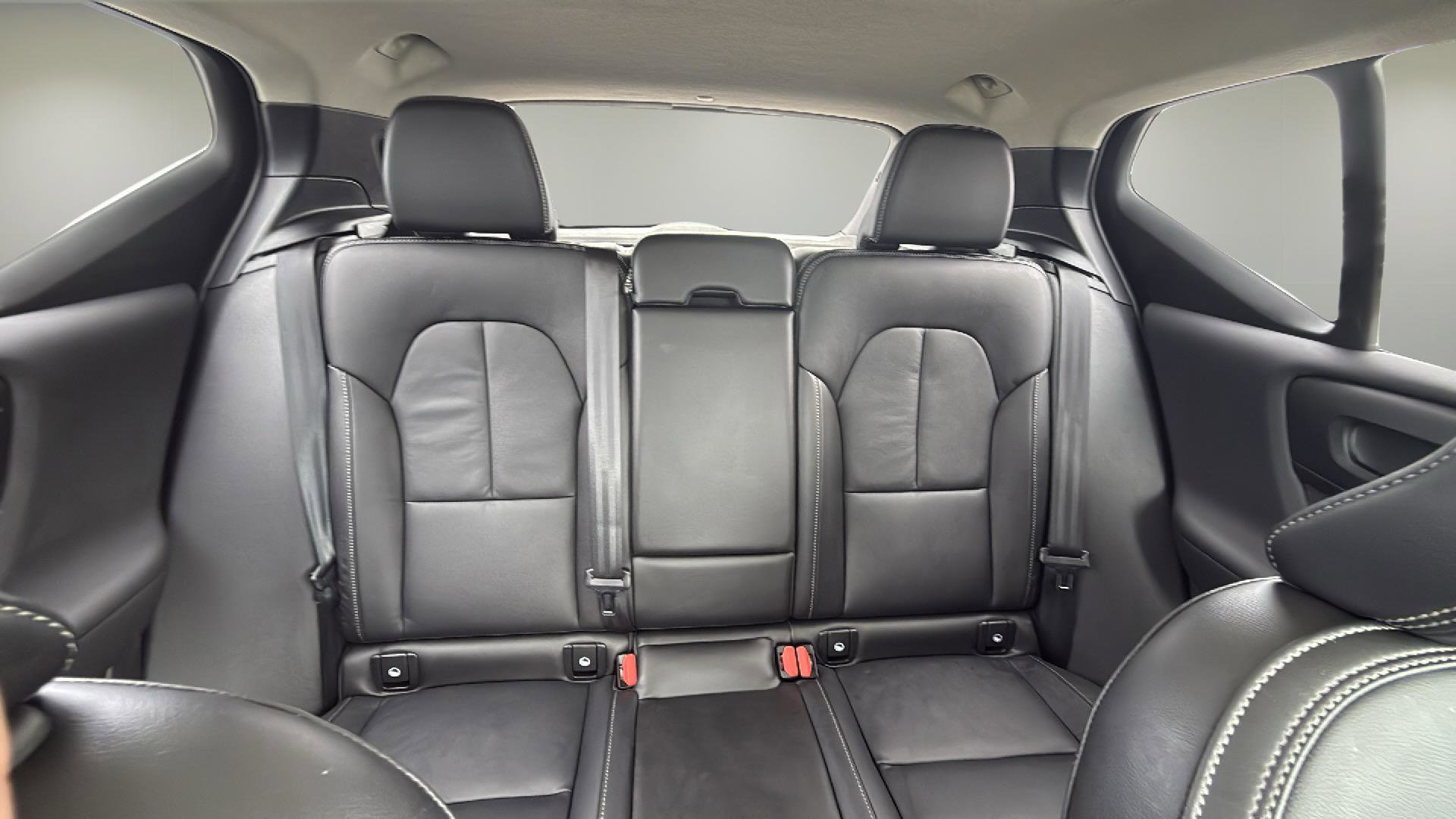 2023 Volvo XC40 Plus photo 12