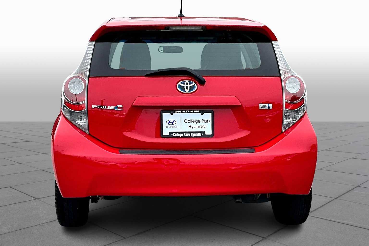 2013 Toyota Prius C Two photo 4