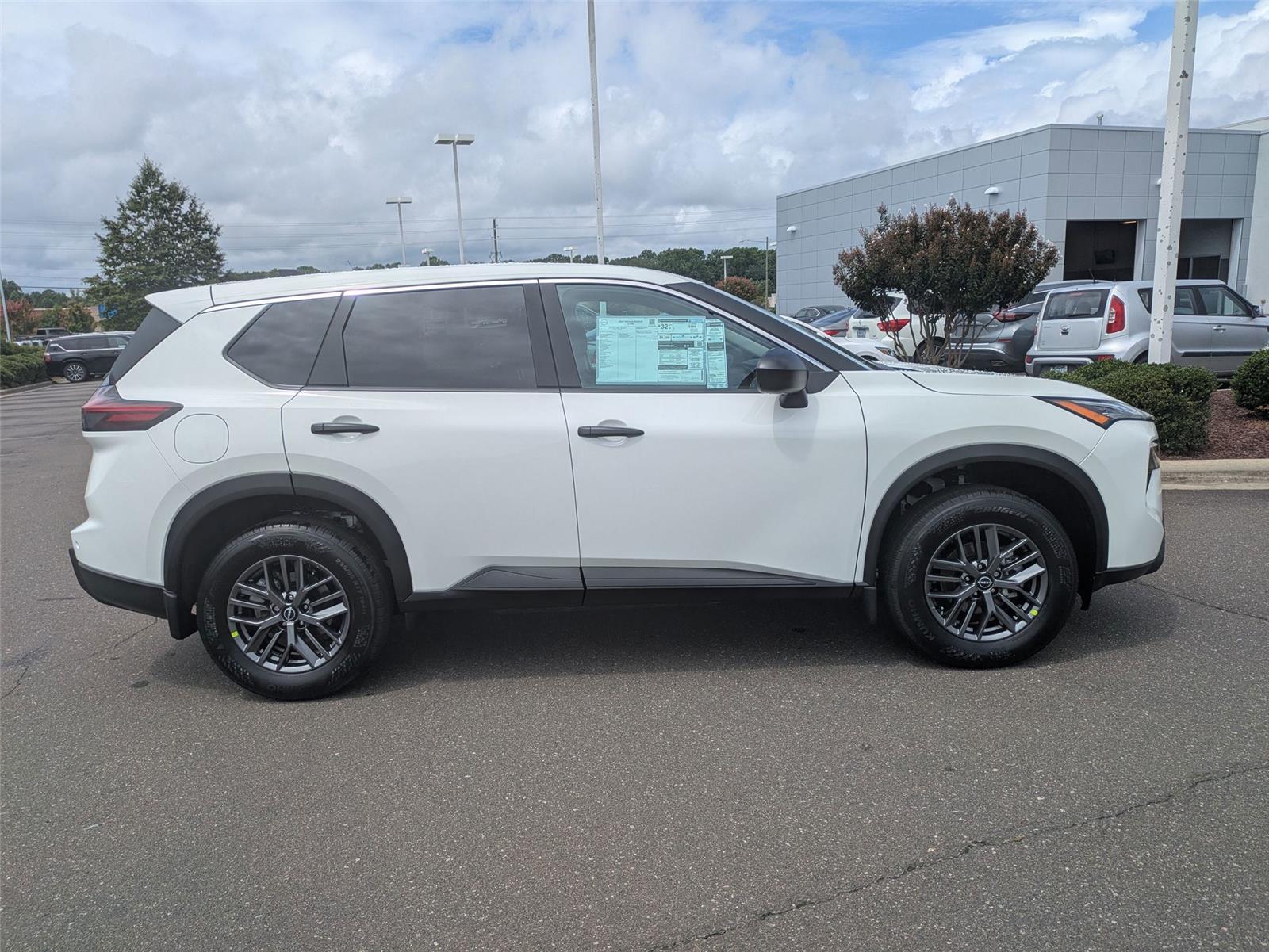 2026 Nissan Rogue S photo 4