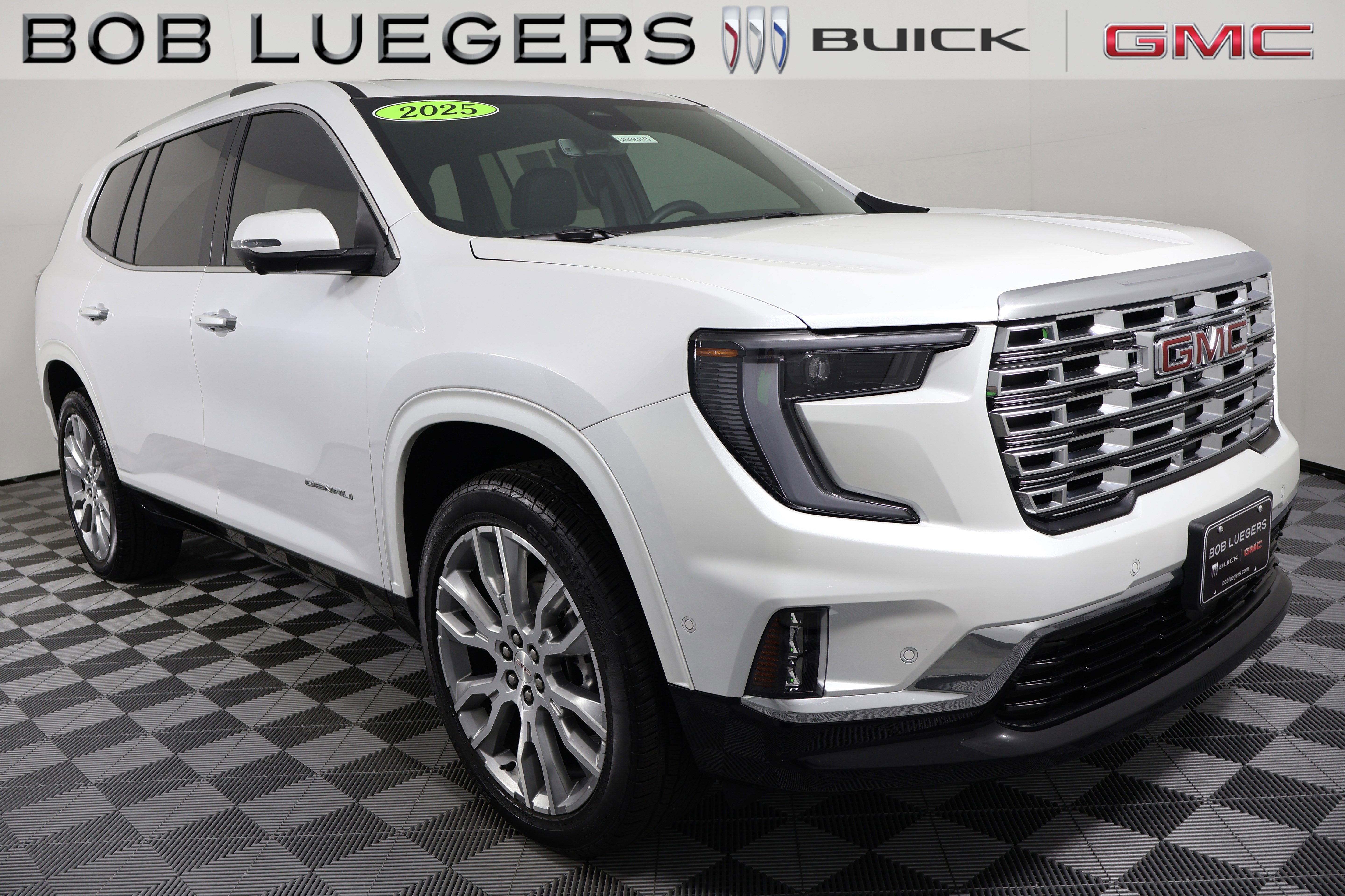 2025 GMC Acadia Denali's photo