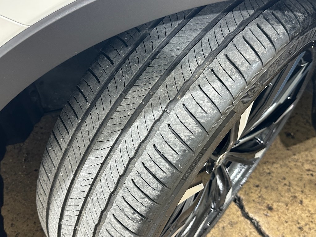 2025 Toyota Crown Platinum photo 2