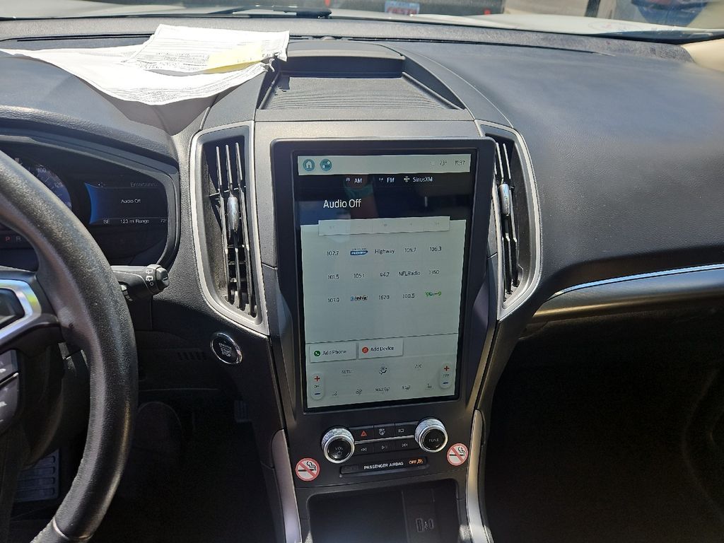 2022 Ford Edge SEL photo 13