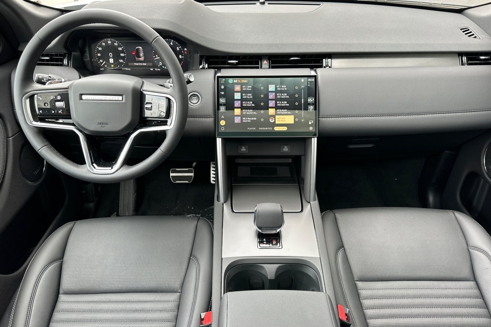 2025 Land Rover Discovery Sport Dynamic SE photo 13