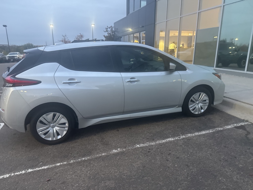 2025 Nissan Leaf S photo 4