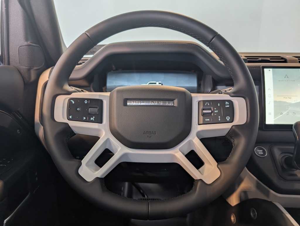 2025 Land Rover Defender 110 S photo 13